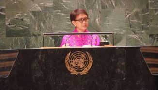Menlu Retno Bangga Promosi Kain NTT di Sidang PBB