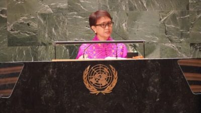 Menlu Retno Bangga Promosi Kain NTT di Sidang PBB