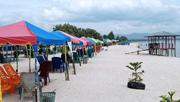 Pantai Pasir Putih Parparean