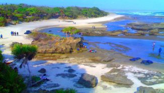 Pantai Sayang Heulang: Lokasi, Daya Tarik, dan Penginapan Terdekat