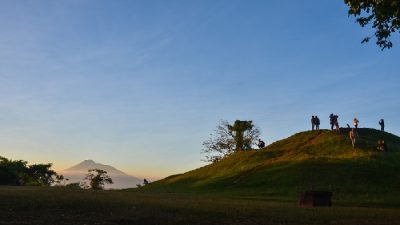 Bukit Teletubbies Jogja: Daya Tarik, Harga Tiket, Fasilitas, dan Penginapan