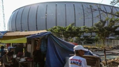 Warga Kampung Bayam Peluk Anies Sambil Menangis Soal Nasib
