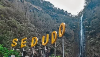 Pesona Air Terjun Sedudo Rahasia Awet Muda Jaman Dulu