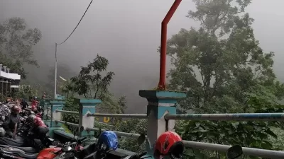 tempat parkir di air terjun sedudo