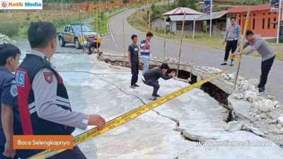 Jalan ke Bandara Toraja Amblas