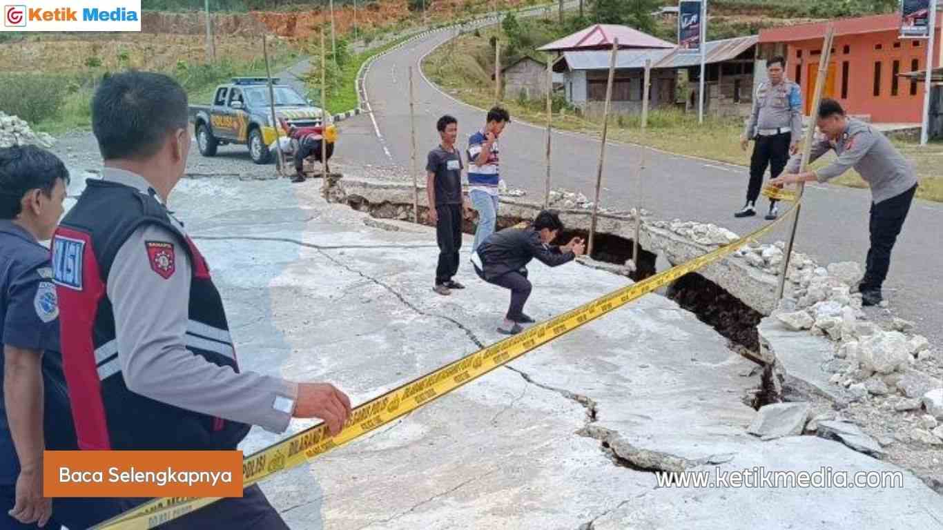 Jalan ke Bandara Toraja Amblas