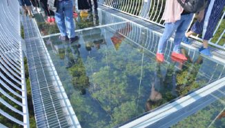 Jembatan Kaca Solo Sky Hills: Daya Tarik, Lokasi, HTM, dan Jam Buka