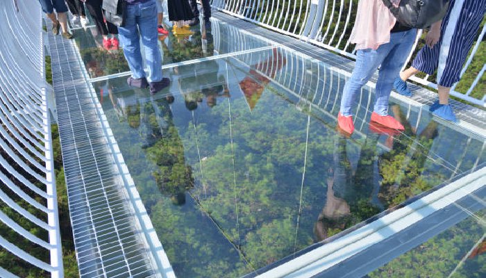 Jembatan kaca Solo