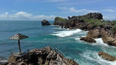 7 Rekomendasi Pantai Terdekat Dari Sukoharjo 2024