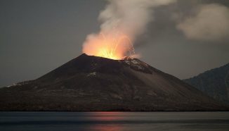 Erupsi Gunung Ruang Berpotensi Tsunami, Warga Diminta Mengungsi