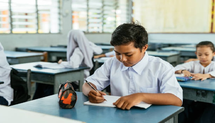 Disdik Sulsel Beri 12.000 seragam SMA