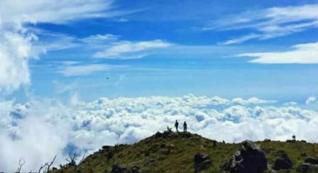 Gunung Bawakaraeng di Sulawesi Selatan