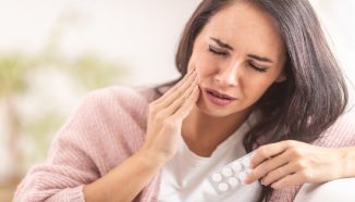 6 Rekomendasi Obat Gusi Bengkak Apotik yang Ampuh dan Aman