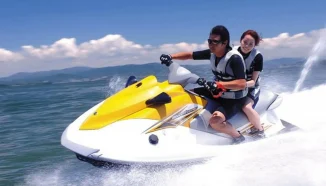 10 Spot Foto Instagramable di Pantai Bagedur untuk Keluarga