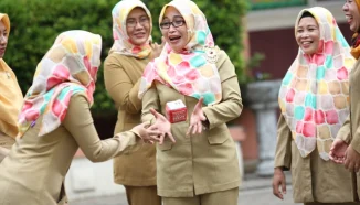 Tak Lagi Diremehkan, Gaji Guru 2025 Sampai 2 Digit! Ini Daftarnya