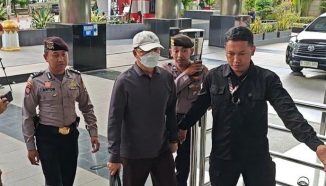 Gubernur Bengkulu Rohidin Mersyah Sampai di Gedung KPK