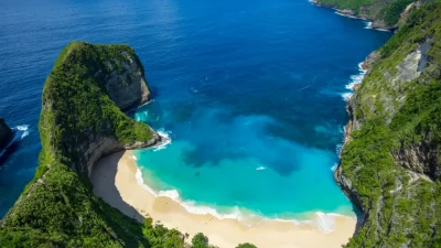 Pantai Indonesia Paling Populer Untuk Liburan