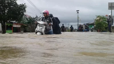 Rumah Warga di Barru Roboh Diterjang Banjir Meluas di 7 Kecamatan