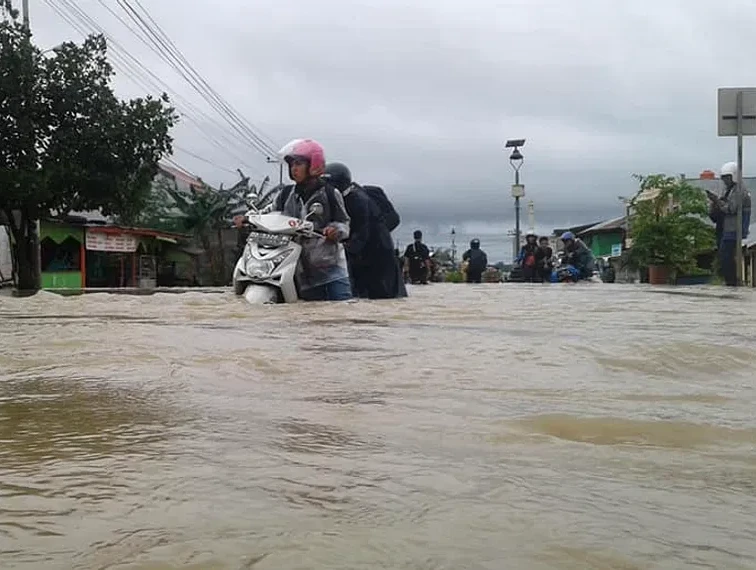 Rumah Warga di Barru Roboh Diterjang Banjir Meluas di 7 Kecamatan