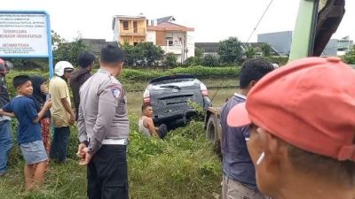 Mobil Travel di Makassar Terjun ke Kanal, Supir Tewas