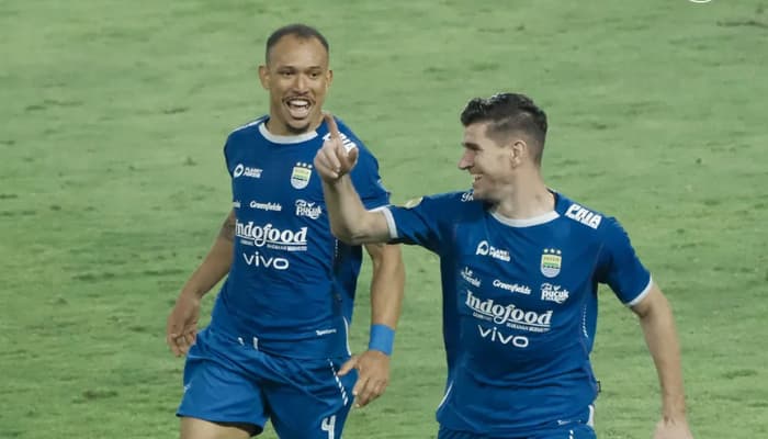 Ekspresi senang para pemain Persib Bandung merayakan gol (Sumber Instagram @persib)