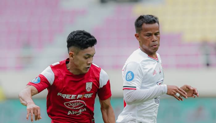 Potret pemain Persis Solo ketika melawan Malut United (Sumber Instagram @persisofficial)