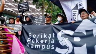 Gaji Dosen Non PNS: Bikin Nangis atau Lumayan?
