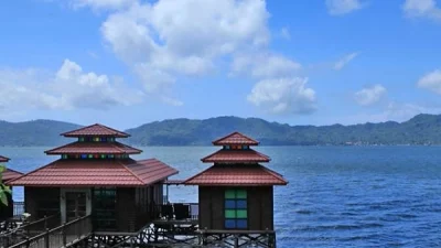 Danau Tondano, Tempat Wisata di Manado yang Lagi Trend Tahun 2025 dengan panorama danau alami dan suasana pegunungan sejuk