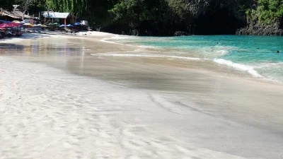 Pantai Bias Putih