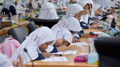 Mendikdasmen Bilang Tak Ada Sekolah Gratis? Ini Maksudnya