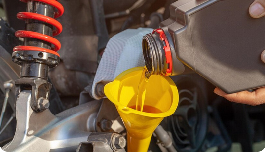 Gambar artikel: Apa Kegunaan Oli Shock Absorber? Stabilkan Kendaraan Anda!