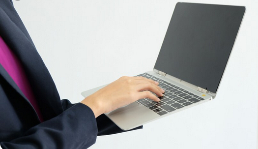 Rekomendasi Laptop Ringan Dibawah 1 Kg, Body Tipis Desain Stylish!