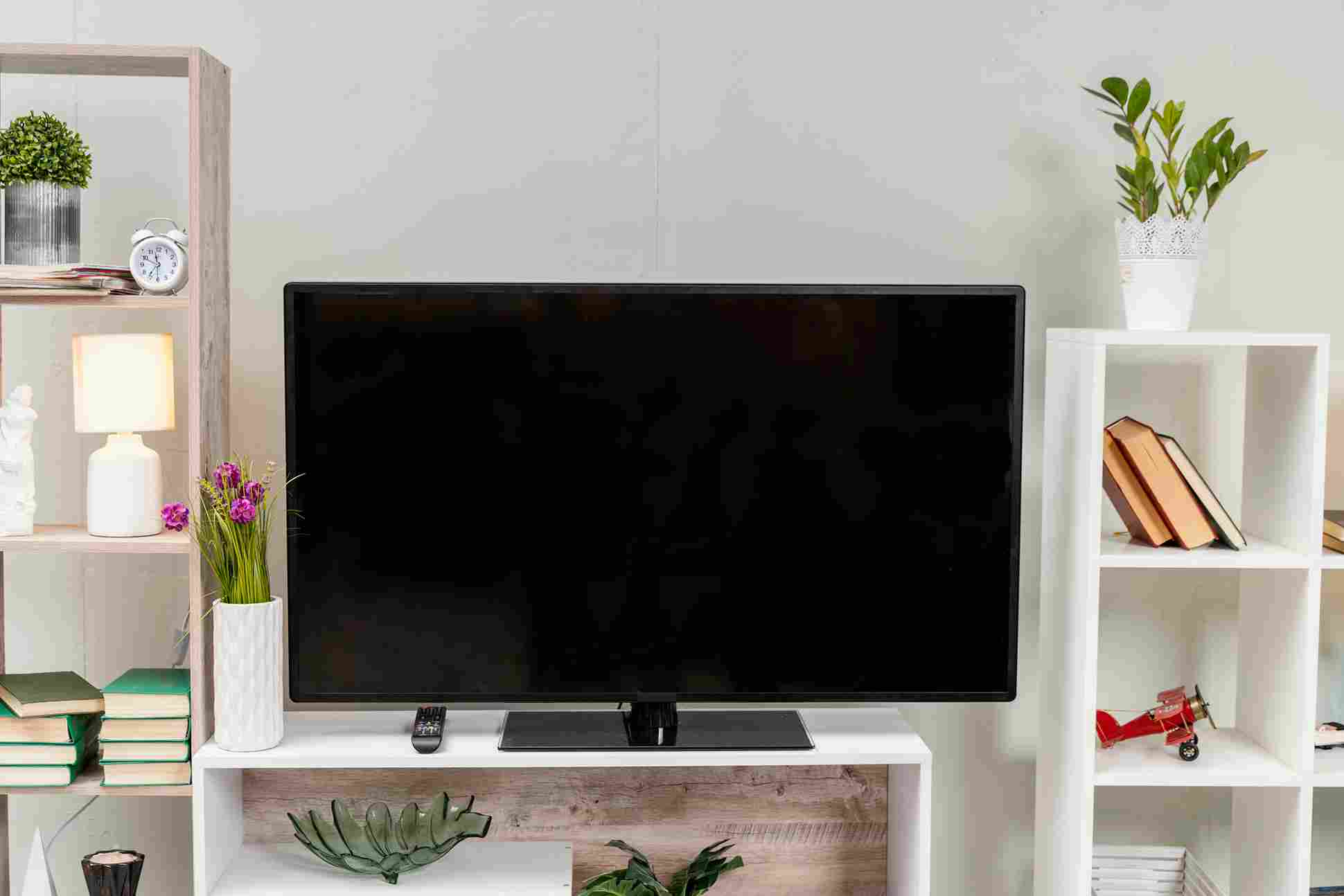 TV 70 Inch Berapa Cm? Ketahui Ukurannya Agar Nonton Lebih Lega!