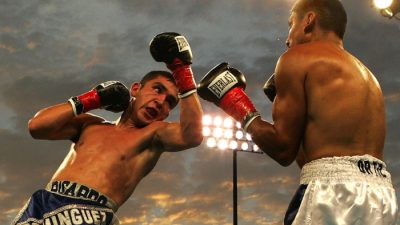 Pukulan uppercut teknik dasar tinju