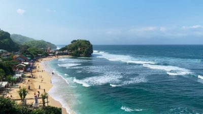 Wisata Pantai Watuwalang: HTM, Rute, dan Fasilitas