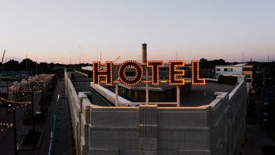 Rekomendasi Hotel Murah Jakarta Utara di Bawah 200 Ribu! (sumber: Pexels/ Kelly)