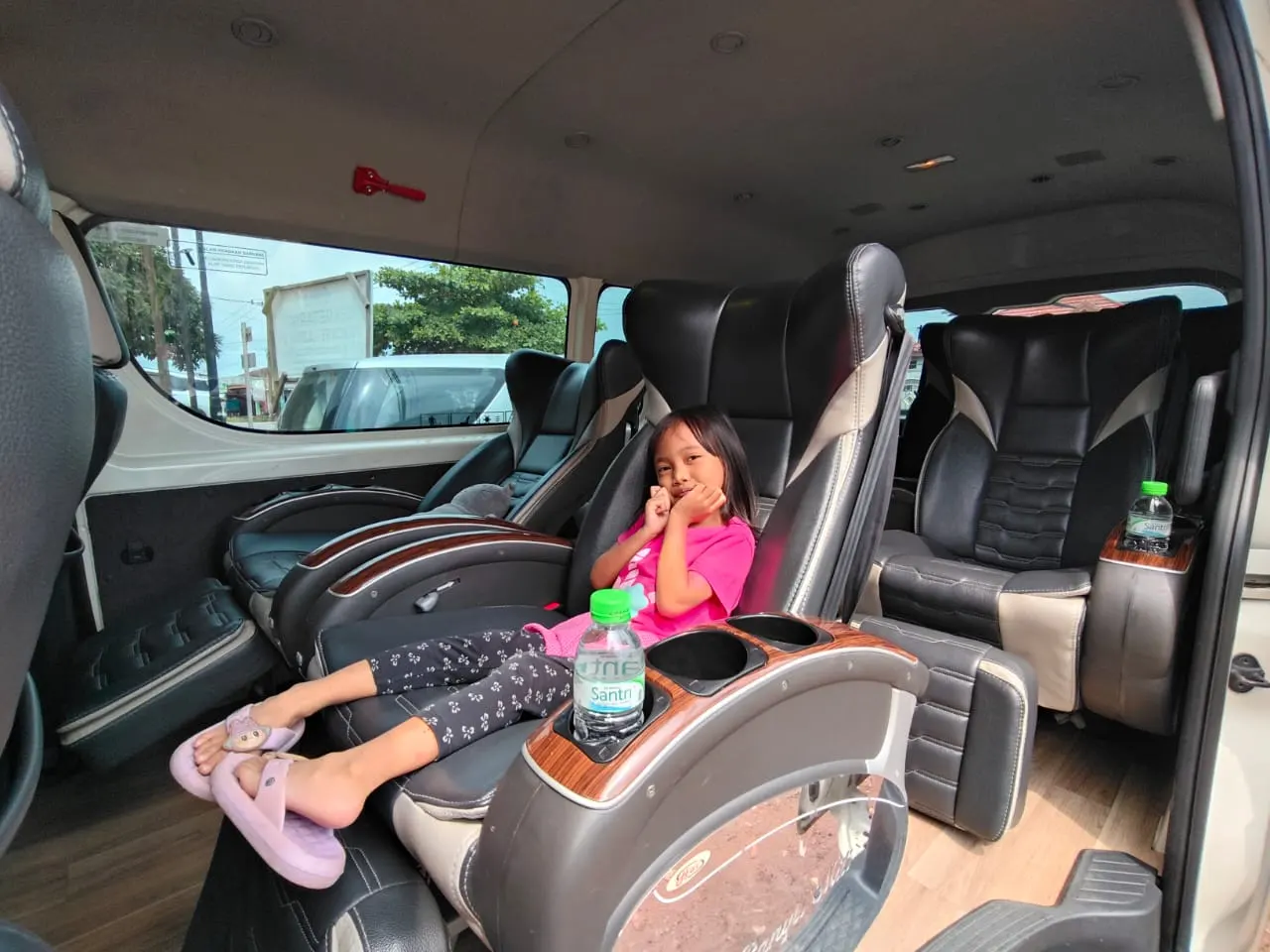 Banyumili Travel Sangatta Balikpapan: Armada HiAce Premio VIP dan Booking Online