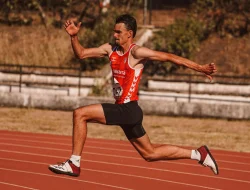 3 Gaya Lompat Jauh Lengkap, Perbedaan dan Cara Melakukannya