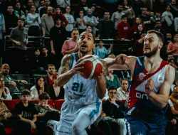 Jelaskan Cara Memegang Bola Basket dengan Panduan Berikut