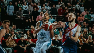 Jelaskan Cara Memegang Bola Basket dengan Panduan Berikut