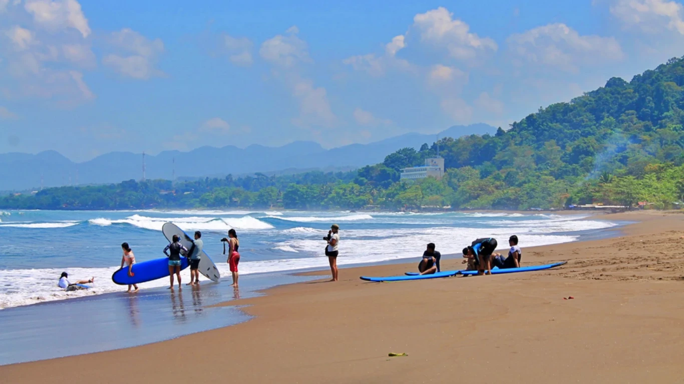 17 Pantai Jawa Barat Terindah untuk Liburan dan Lihat Sunset