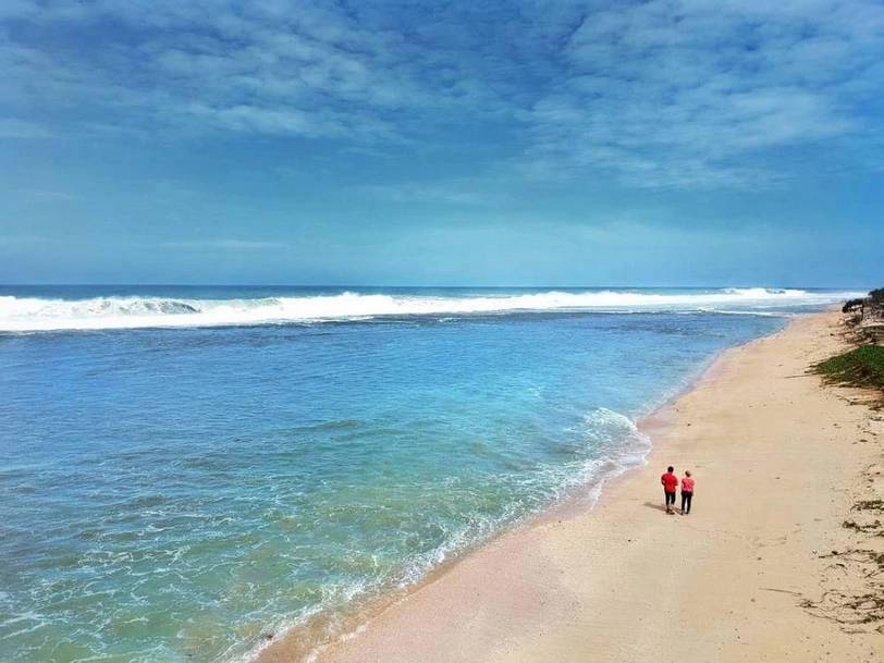 17 Pantai Jawa Barat Terindah untuk Liburan dan Lihat Sunset