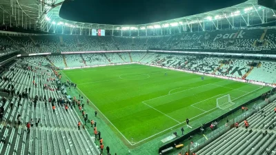 Berapa Ukuran Lapangan Sepak Bola Standar FIFA yang Benar