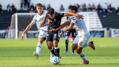 Jelaskan Pengertian Sepak Bola Versi KBBI dan Secara Umum