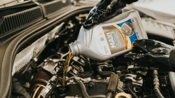 Oli Mobil Berapa Liter? Cek Daftar Lengkap 15 Mobil Populer