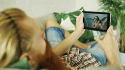 5 Cara Nonton TV di HP Tanpa Aplikasi, Gratis dan Lengkap!